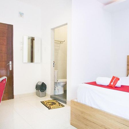 Reddoorz @ Rs Adam Malik Medan Hotel Exterior photo