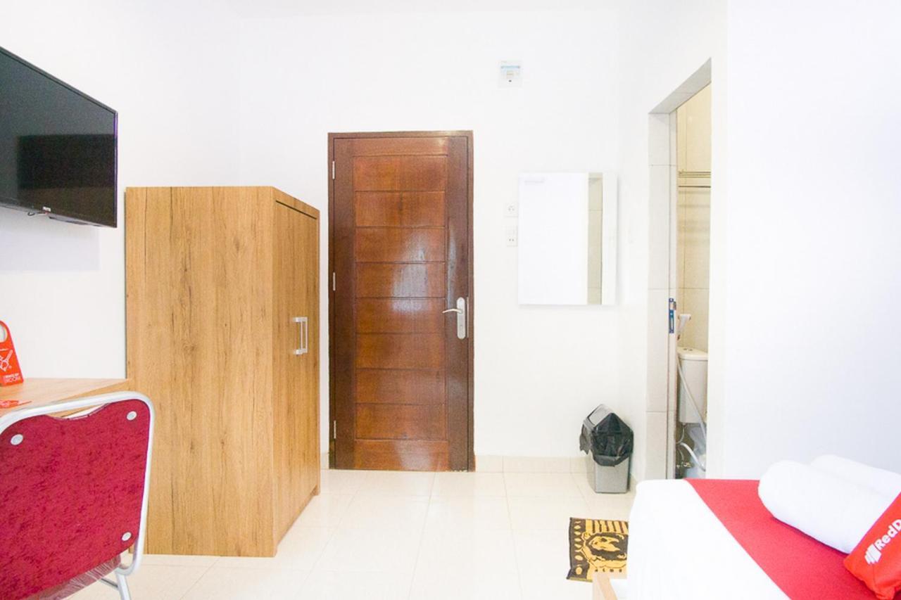 Reddoorz @ Rs Adam Malik Medan Hotel Exterior photo